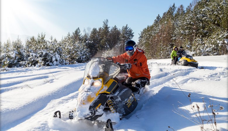 Snowmobiling <span>with professional instructors </span> - 1 - Zakopane Tours